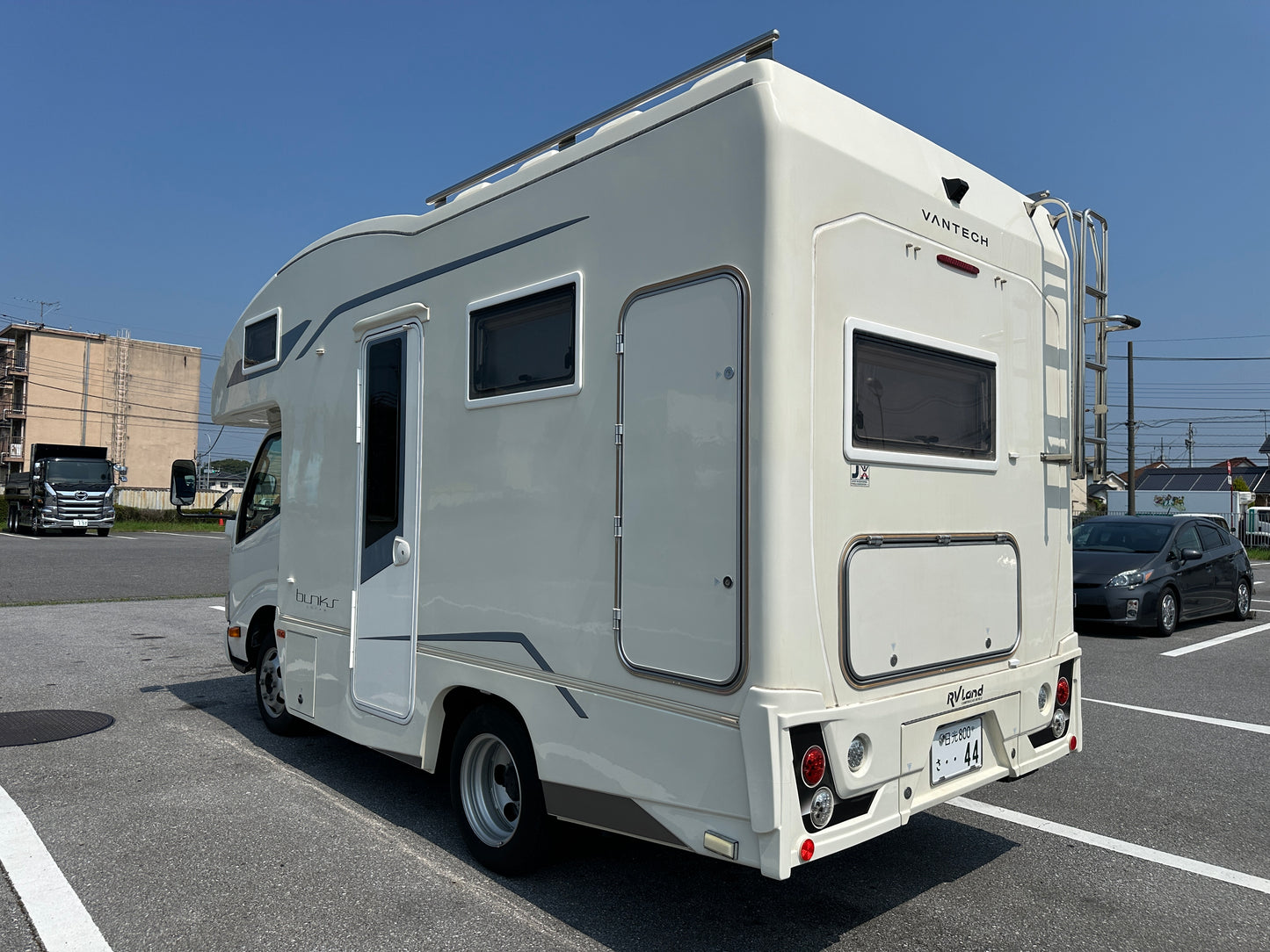 トヨタ令和2年・キャンピング車（カムロード）・7人乗り