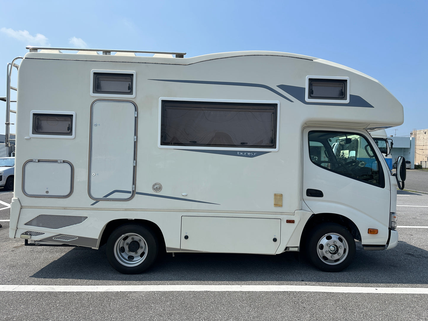 トヨタ令和2年・キャンピング車（カムロード）・7人乗り